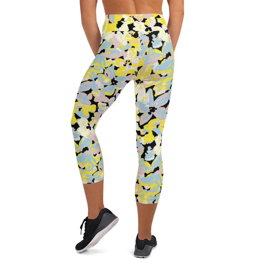 Scattered Floral Pattern High-Waisted Yoga Capri Leggings