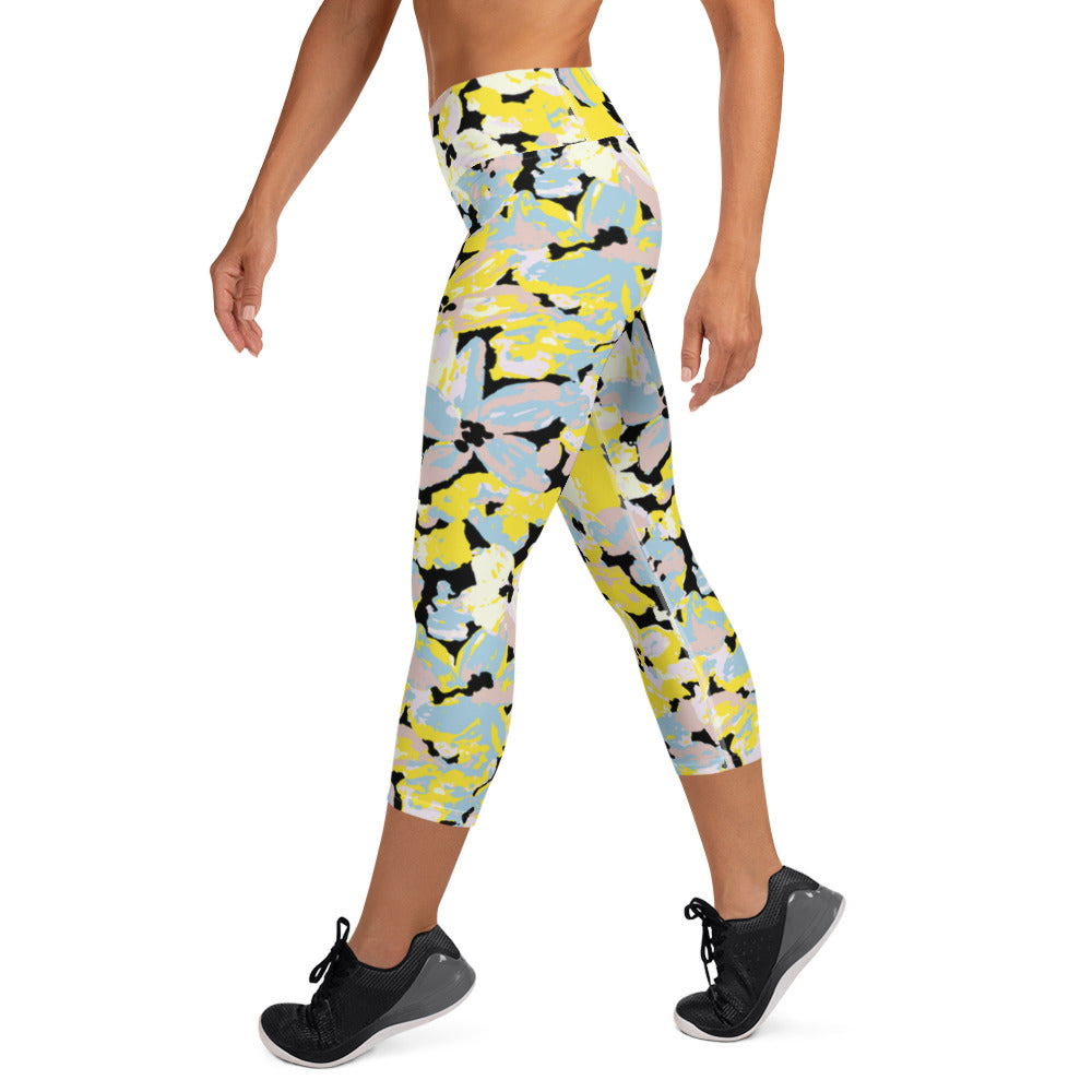 Scattered Floral Pattern High-Waisted Yoga Capri Leggings