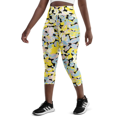 Scattered Floral Pattern High-Waisted Yoga Capri Leggings