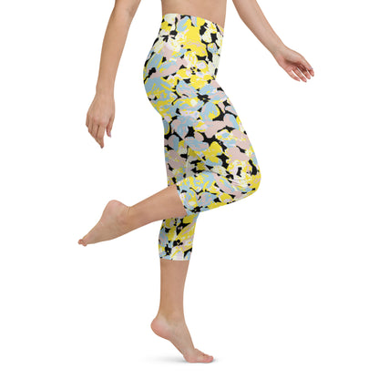 Scattered Floral Pattern High-Waisted Yoga Capri Leggings